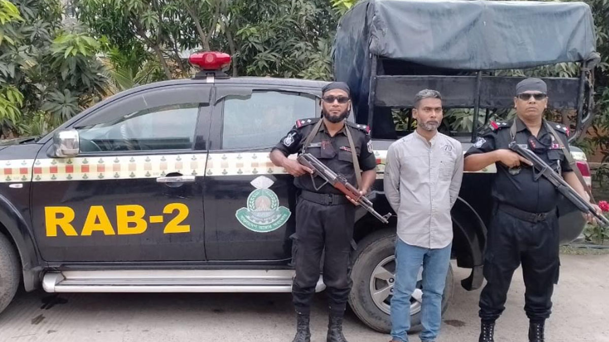 মেয়েকে ধর্ষণের দায়ে যাবজ্জীবন সাজাপ্রাপ্ত পলাতক বাবা গ্রেপ্তার