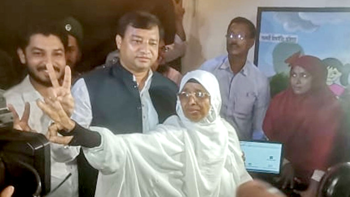 ৩৫০ কেন্দ্রে ১৭ হাজার ভোটে এগিয়ে জায়েদা খাতুন