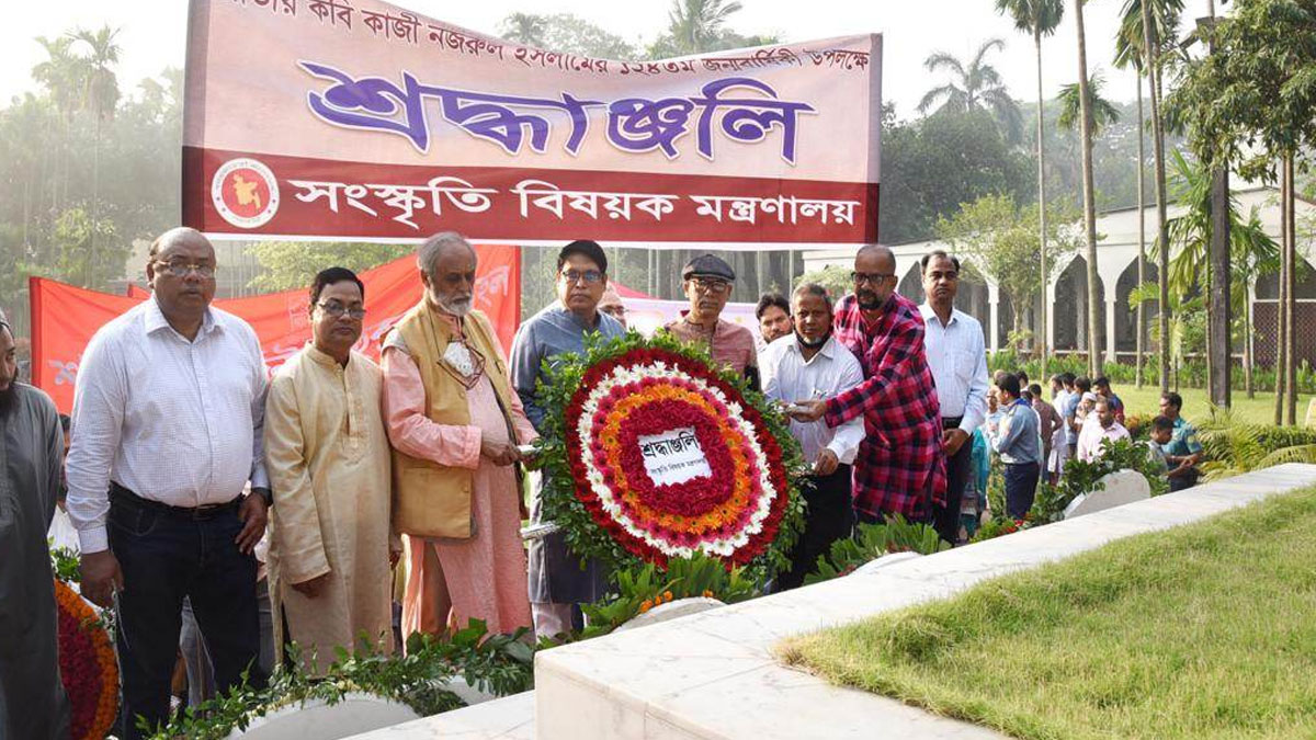 জাতীয় কবির সমাধিতে সংস্কৃতি মন্ত্রণালয়ের শ্রদ্ধা