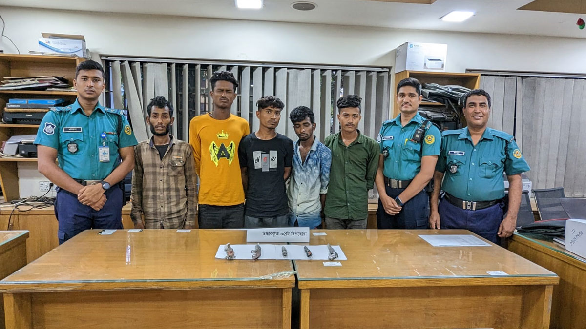 চট্টগ্রামে ডাকাতির প্রস্তুতিকালে গ্রেপ্তার ৫