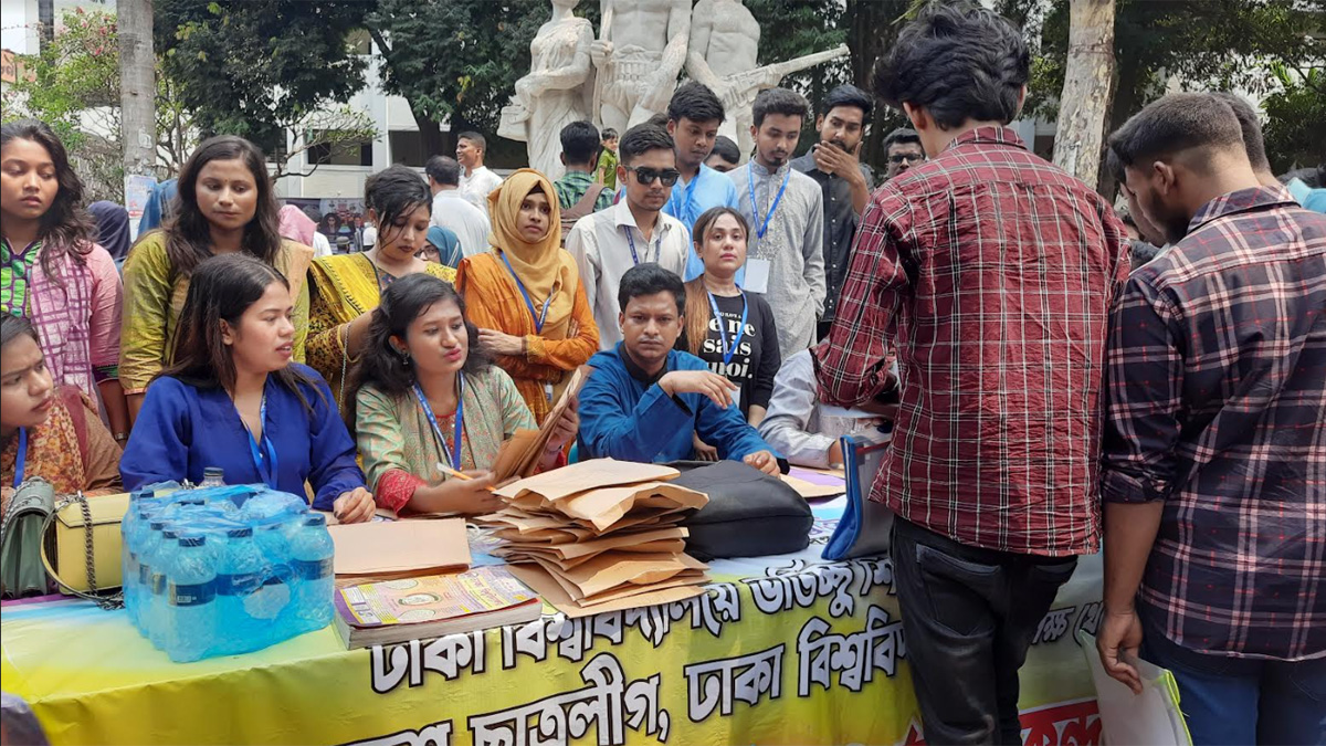 ঢাবিতে ভর্তিচ্ছুদের জন্য শিক্ষার্থীদের ‘হেল্প ডেস্ক’