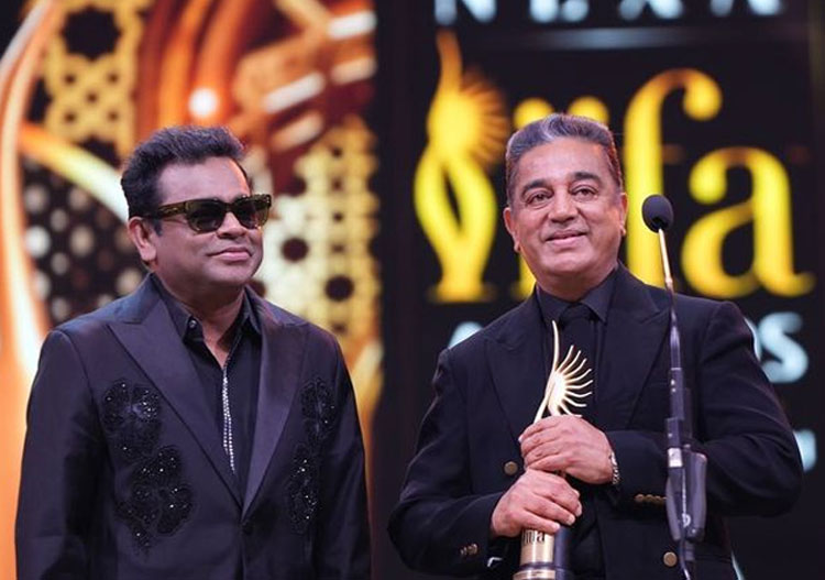 লাইফটাইম অ্যাচিভমেন্ট পুরস্কার হাতে কমল হাসান