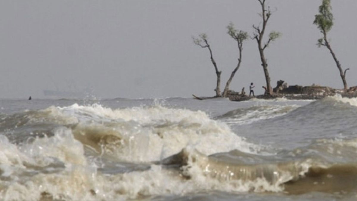 মোখা: উপকূলীয় এলাকায় ১০-২০ ফুট উচ্চতার জলোচ্ছ্বাসের আশঙ্কা