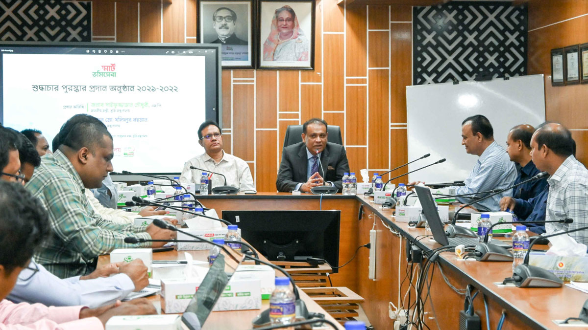 সেবাগ্রহীতাদের সন্তুষ্টির কথা মাথায় রেখে কাজ করতে হবে