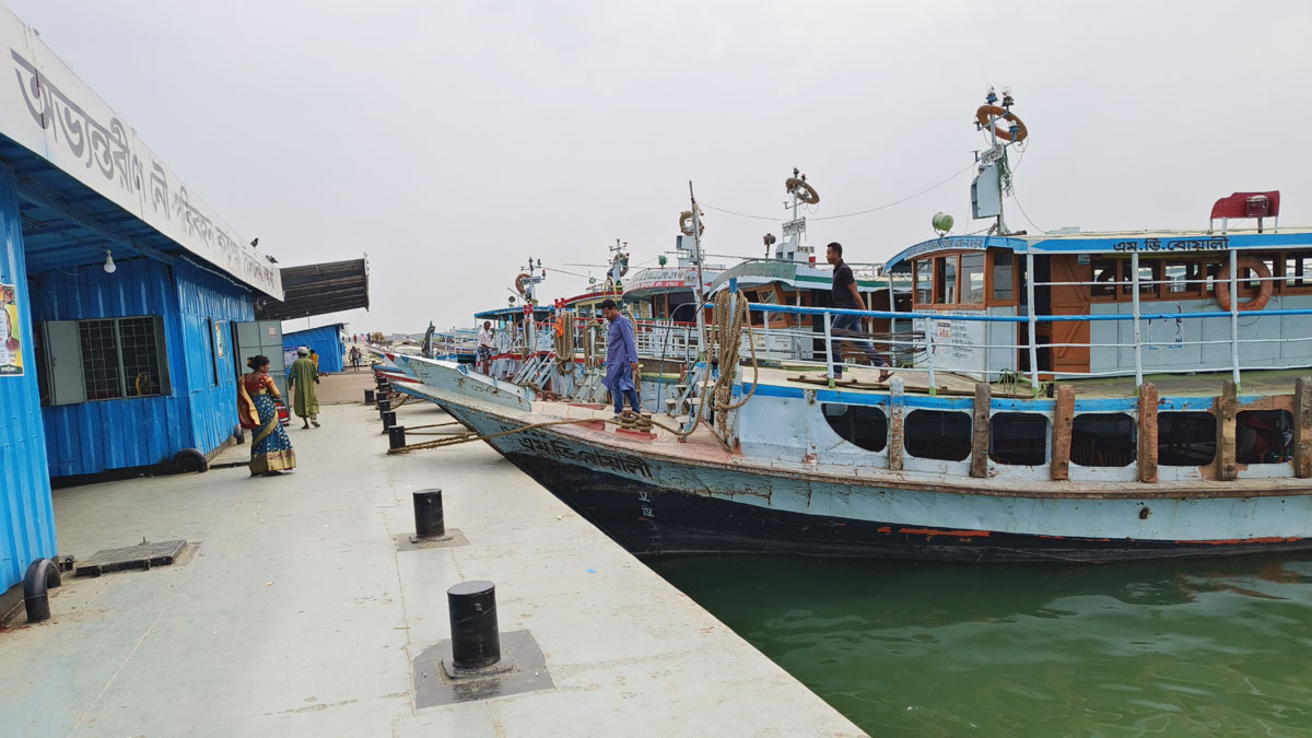 পদ্মা উত্তাল, দৌলতদিয়া-পাটুরিয়া নৌ পথে লঞ্চ চলাচল বন্ধ