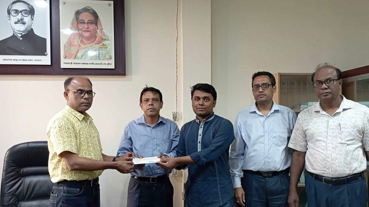 আহত রাবি শিক্ষার্থী আল-আমিনের চিকিৎসায় টাকা দিল প্রশাসন