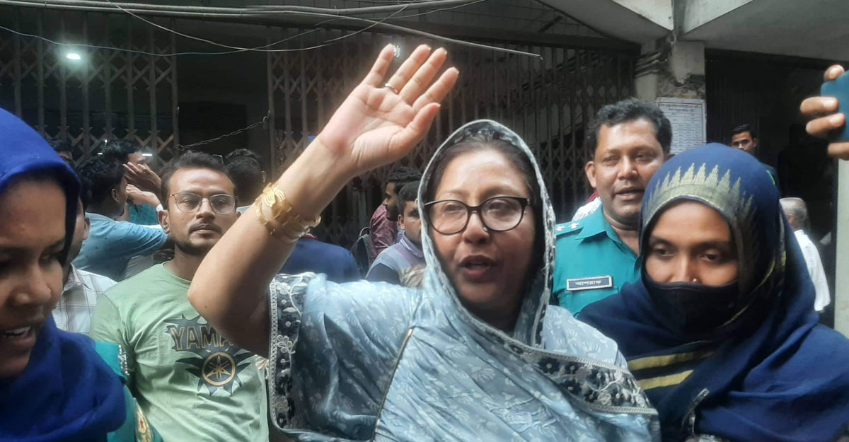 মহিলা দলের সম্পাদক সুলতানার বিরুদ্ধে প্রতিবেদন পেছাল
