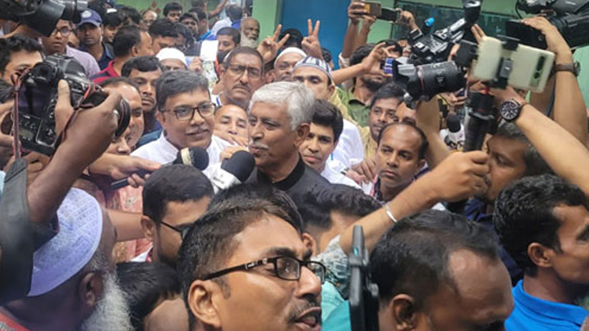 ইভিএমে ফিঙ্গারপ্রিন্ট বিড়ম্বনায় আজমতের ভাই
