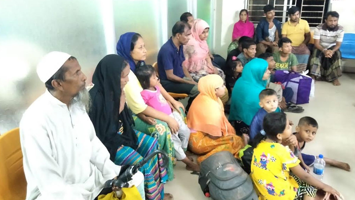 সাগরপথে মালয়েশিয়া যাওয়ার চেষ্টা, ৪ দালালসহ ২৩ রোহিঙ্গা আটক
