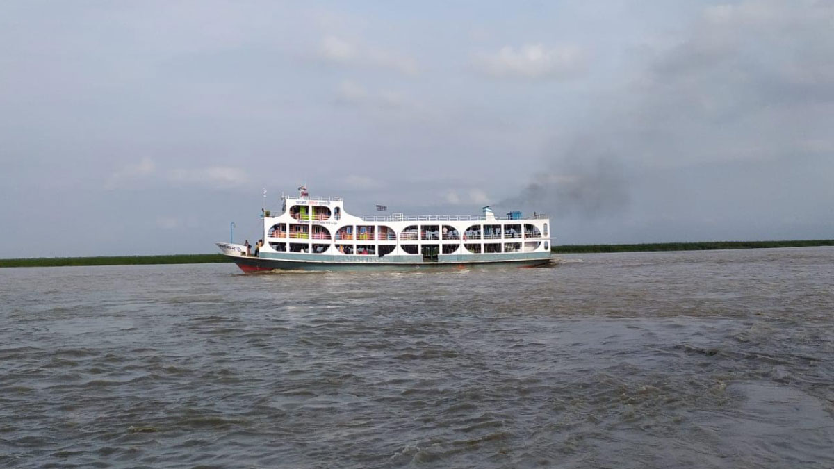 লঞ্চ থেকে পড়ে নারী নিখোঁজ, ১০ ঘণ্টা পর জীবিত উদ্ধার