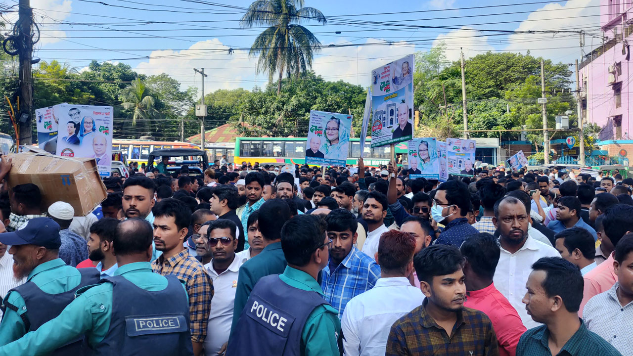 ‘নৌকা-নৌকা’ স্লোগানে মুখর বঙ্গবন্ধু অ্যাভিনিউ, কর্মীদের উচ্ছ্বাস