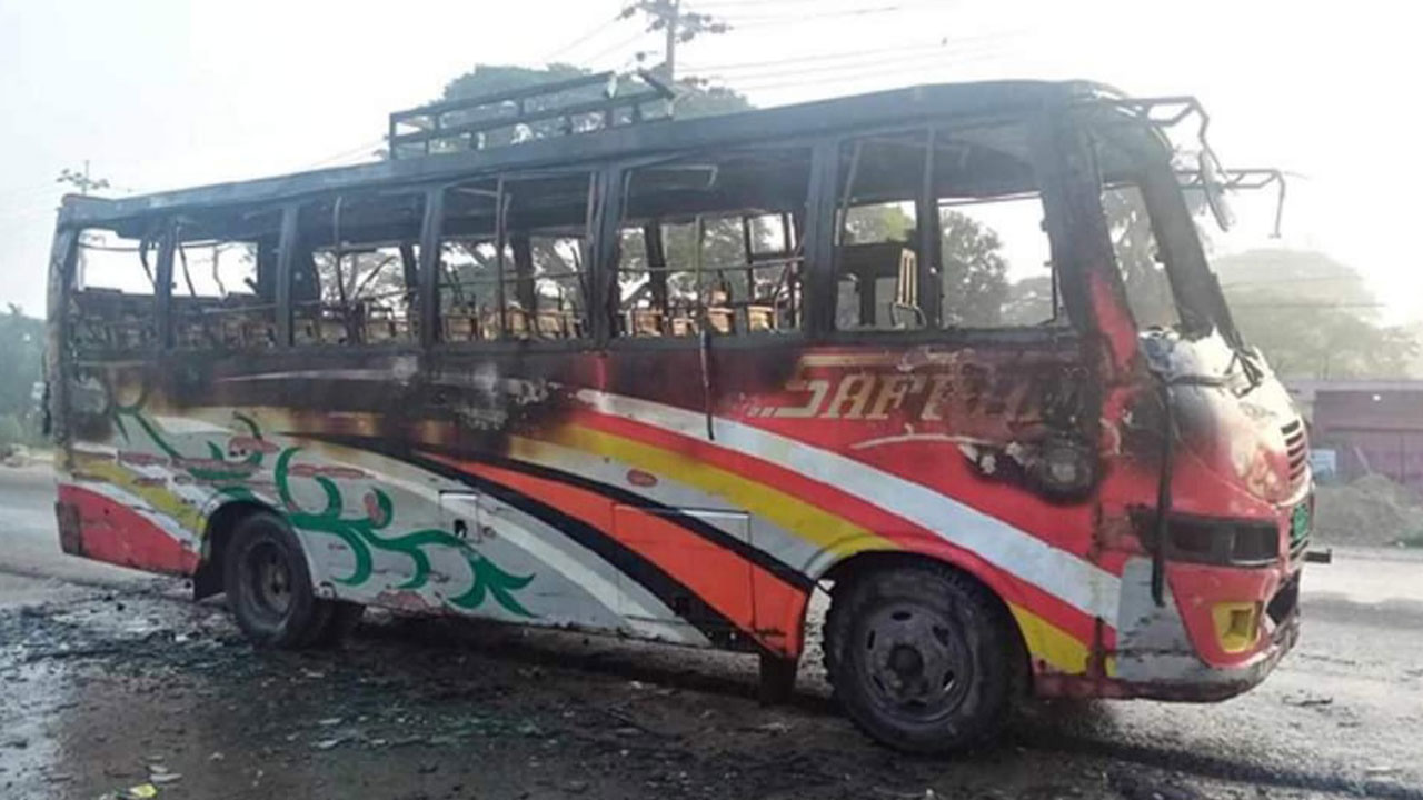 চট্টগ্রামে বাস-অটোরিকশায় আগুন