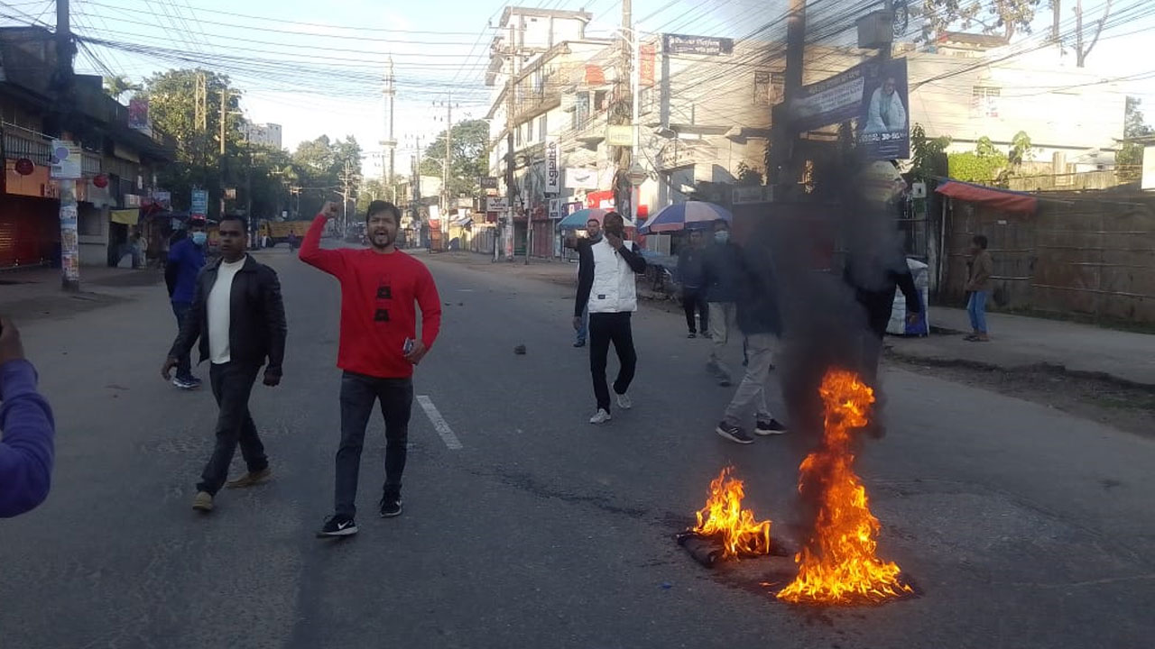 সিলেটে হরতালে গাড়ি ভাঙচুর, ককটেল বিস্ফোরণ