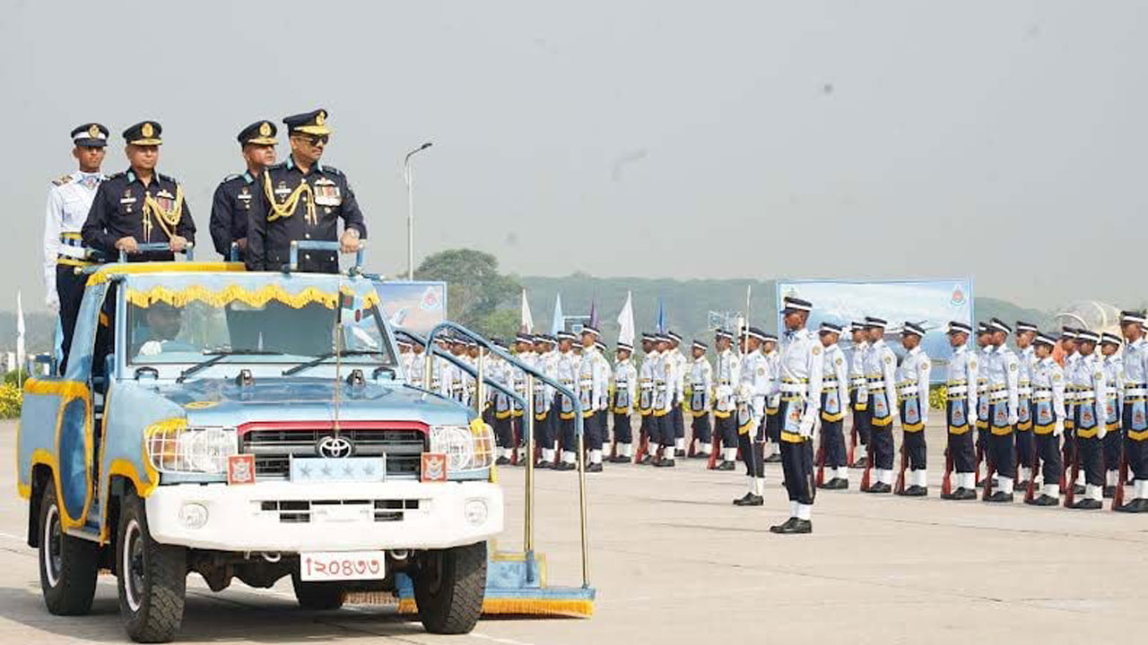 বাংলাদেশ বিমানবাহিনী একাডেমিতে রাষ্ট্রপতি কুচকাওয়াজ অনুষ্ঠিত