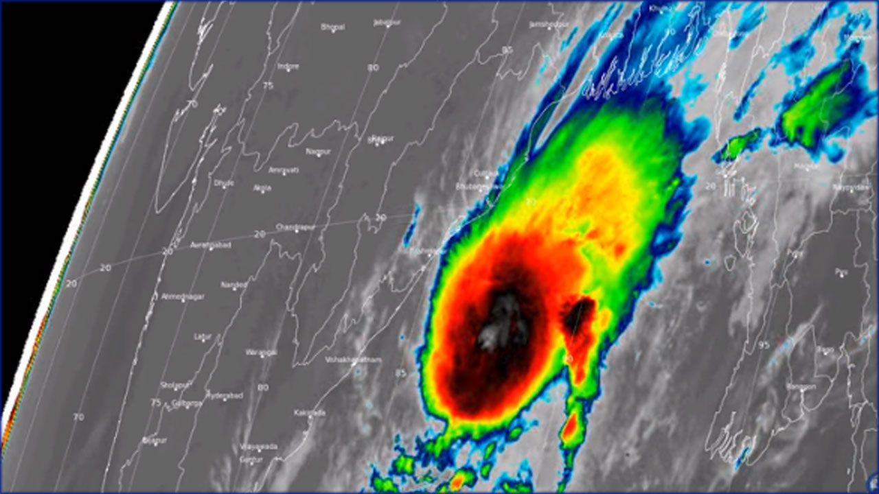 গভীর নিম্নচাপ কেন্দ্রের নিকটবর্তী এলাকায় সাগর উত্তাল