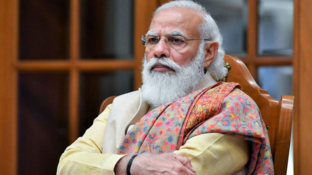 বিরক্ত মোদি বললেন— ভিডিওতে দেখলাম আমি বসে গান গাইছি