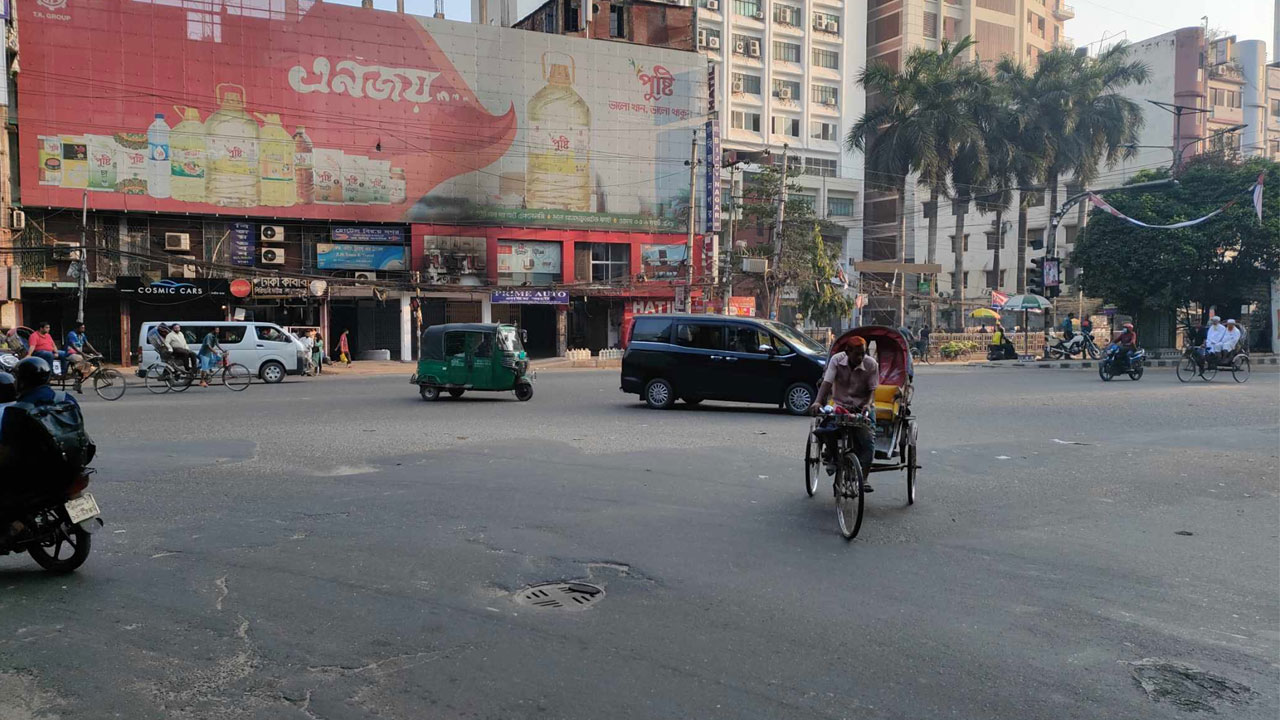 সকালে নয়াপল্টনে পরিস্থিতি স্বাভাবিক, সতর্ক অবস্থানে পুলিশ