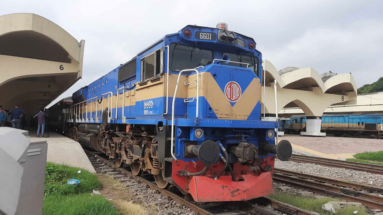 প্রধানমন্ত্রীর আগমনে ১০ জোড়া স্পেশাল ট্রেন