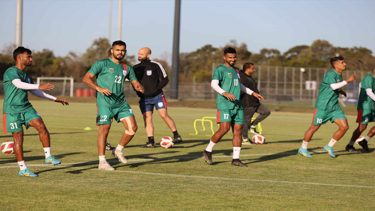 অস্ট্রেলিয়ার বাতাসে বল রাখতে পারছে না বাংলাদেশ