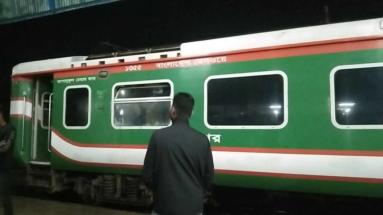 আগুনে পোড়া বগি রেখে সিলেট ছাড়ল উপবন এক্সপ্রেস