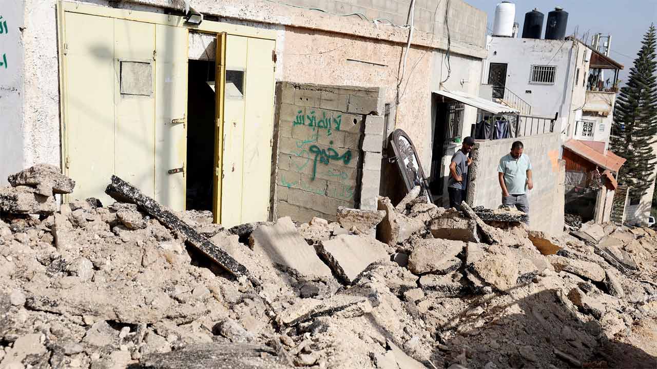 পশ্চিম তীরে ইসরায়েলি বাহিনীর রাতভর অভিযান, নিহত ১৩