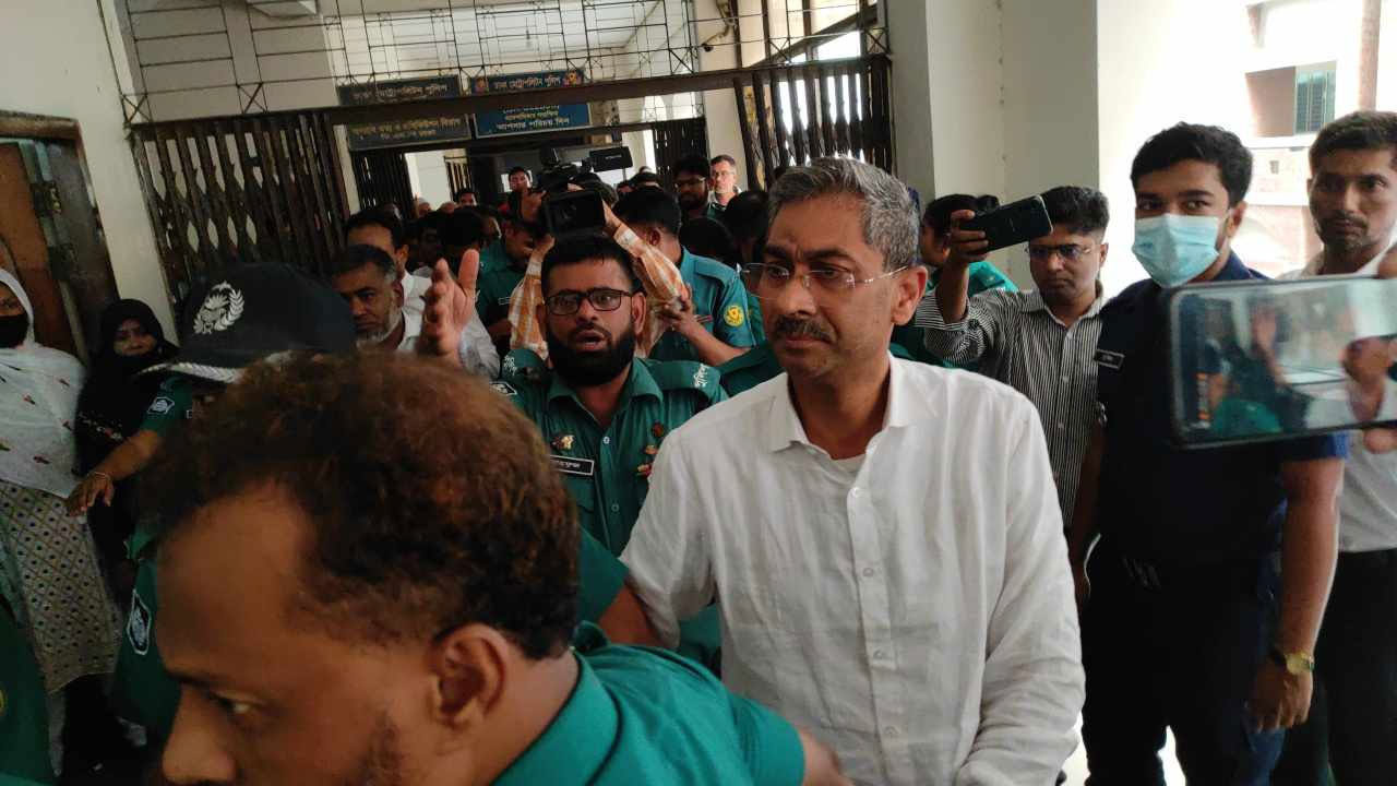 থানায় নির্যাতনের বর্ণনা দিয়ে আদালতে কাঁদলেন এ্যানি