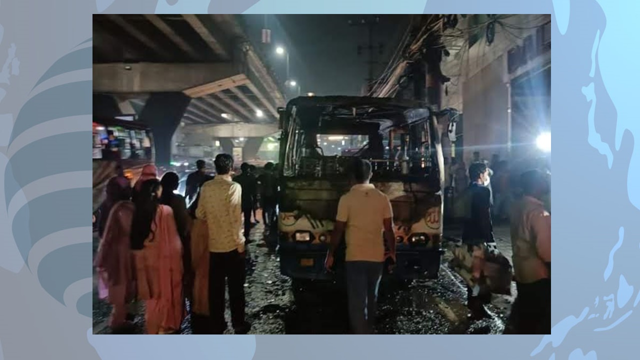 এবার চট্টগ্রামে বাসে আগুন