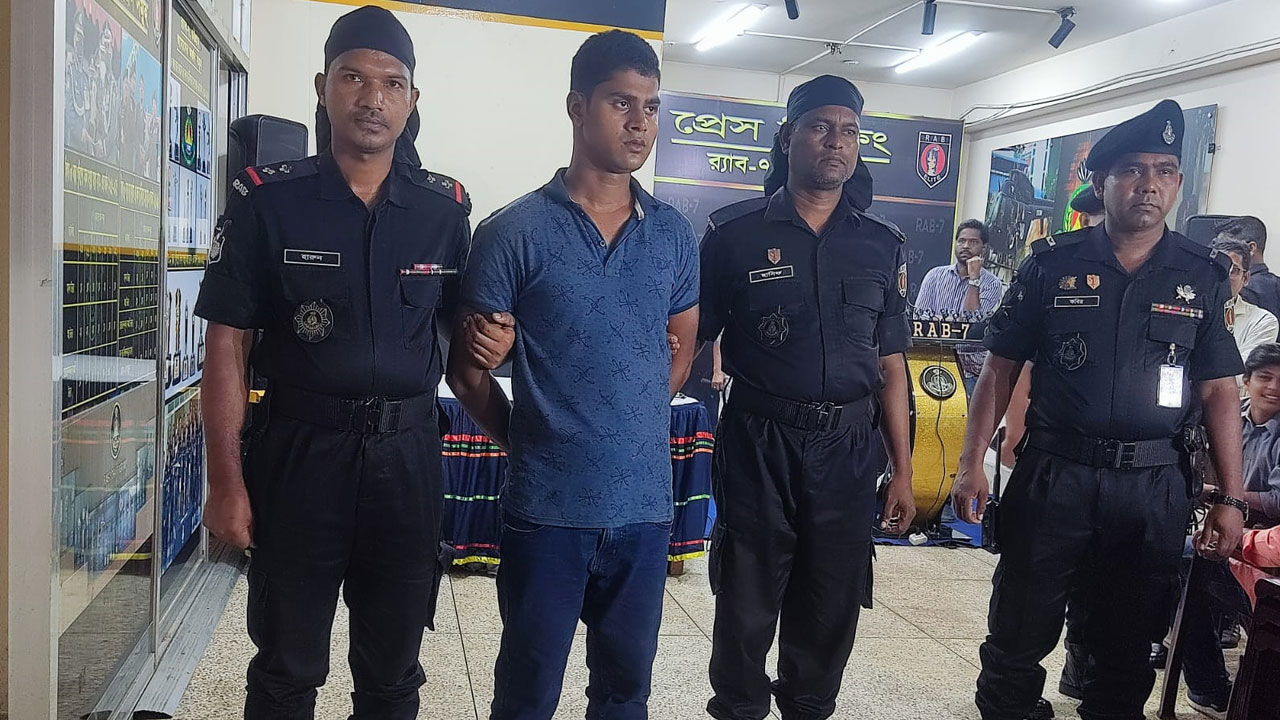 দ্বিতীয় বিয়েতে রাজি না হওয়ায় স্ত্রীকে হত্যা, যুবক গ্রেপ্তার