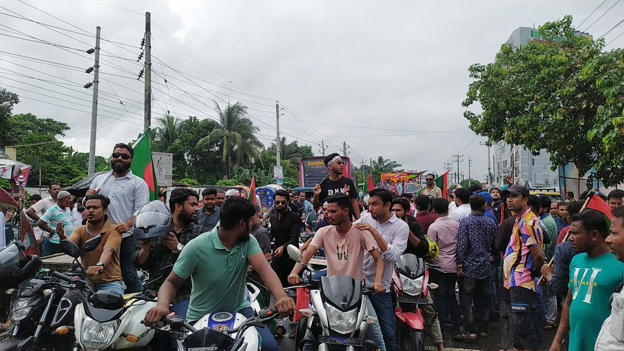 বৃষ্টি উপেক্ষা করেই চলছে বিএনপির বিভাগীয় রোডমার্চ