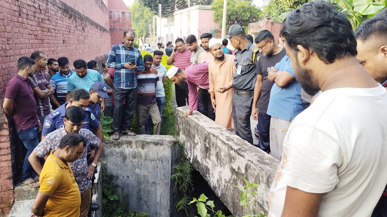 কারাগারের ড্রেনে মিলল কারারক্ষীর মরদেহ
