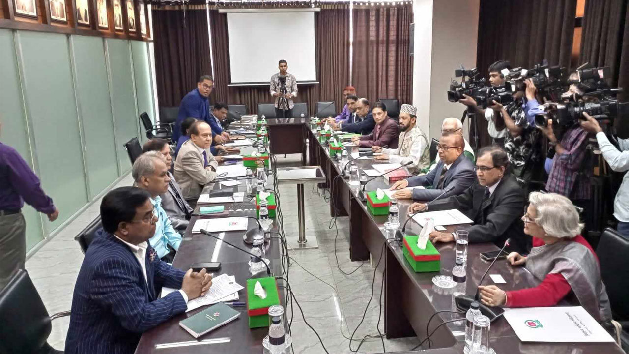 চার দেশের সাবেক ও বর্তমান সিইসি-কমিশনারদের সঙ্গে বৈঠকে ইসি