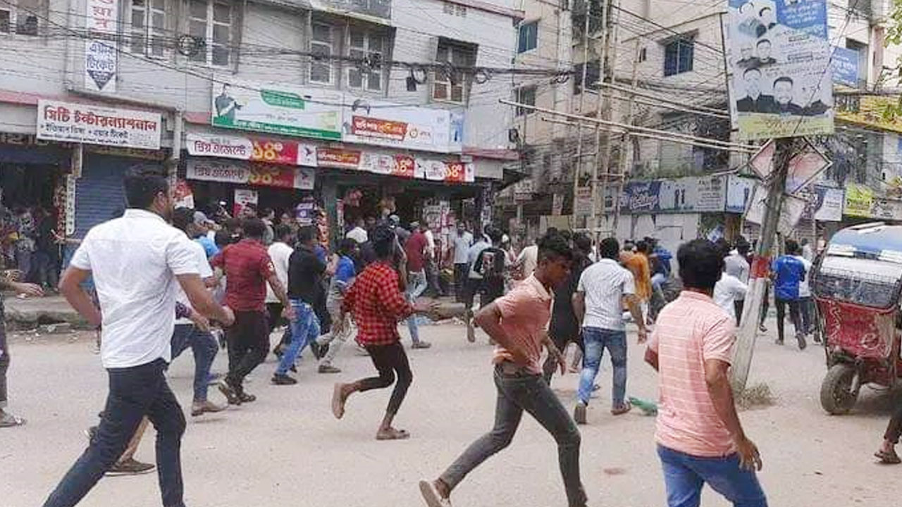 কুমিল্লায় এমপি বাহারের বিরুদ্ধে আয়োজিত মিছিলে হামলা