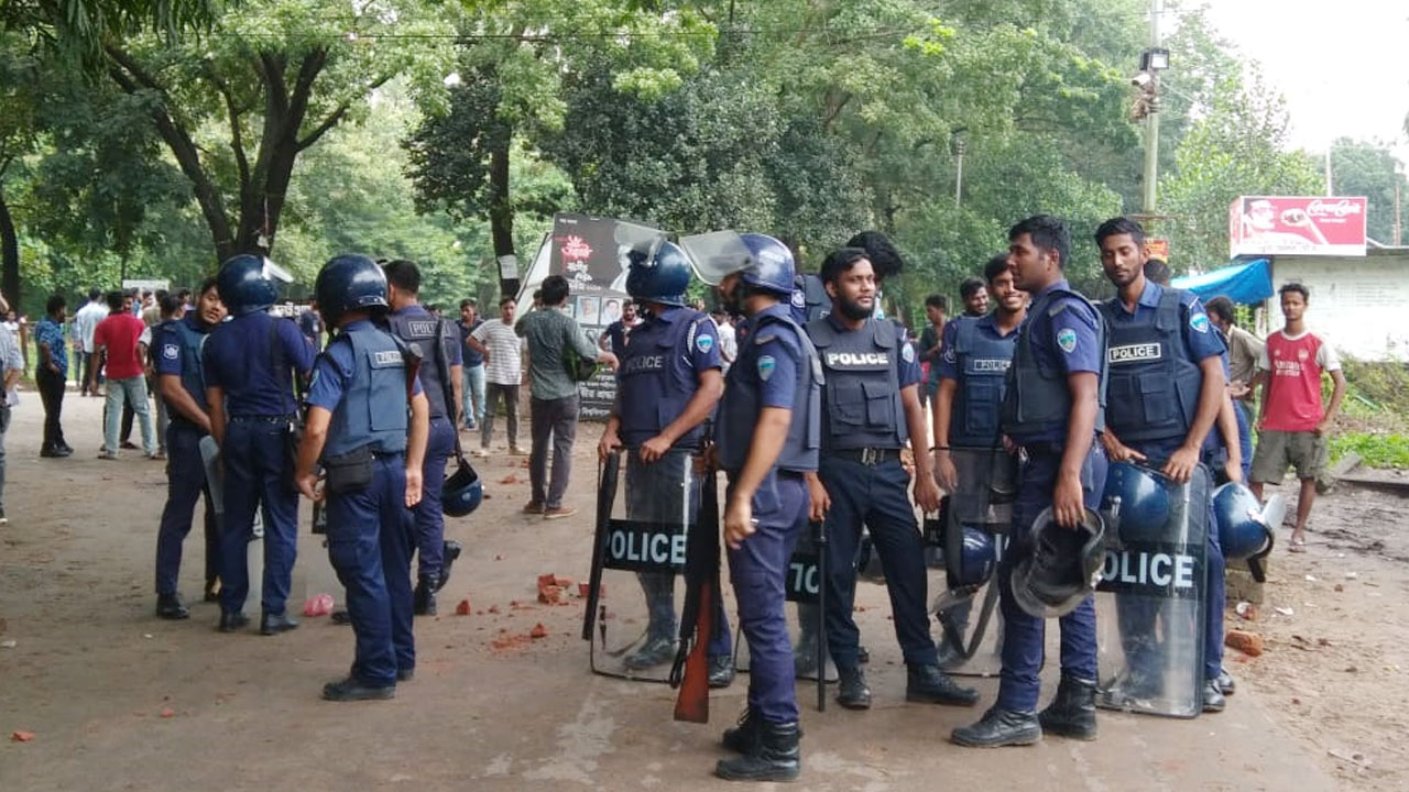 তুচ্ছ ঘটনায় চবিতে ছাত্রলীগের দুই গ্রুপে সংঘর্ষ