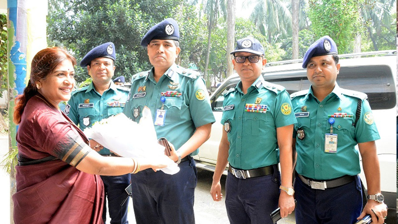 প্রযুক্তিতে এগিয়ে থাকলেও আমাদের ট্রাফিক সচেতনতার ঘাটতি রয়েছে