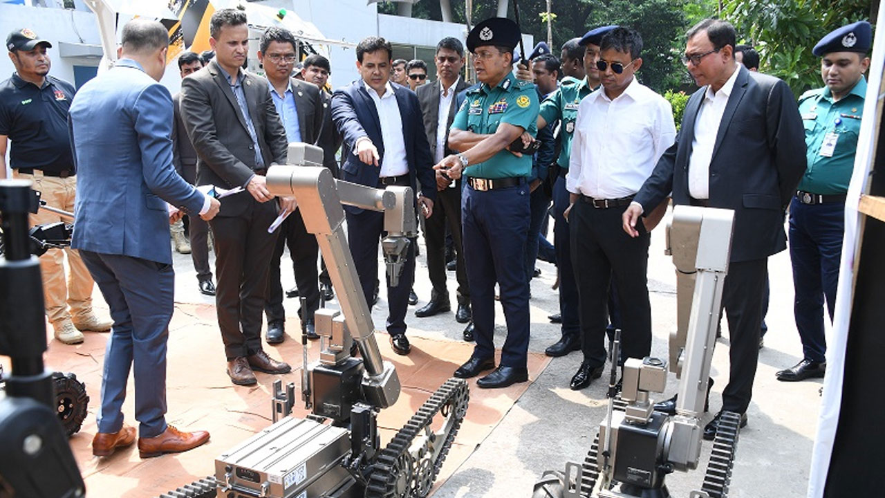 সিটিটিসি কার্যালয় পরিদর্শন করলেন ডিএমপি কমিশনার