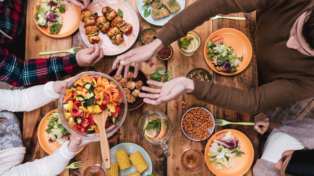 খাবার প্লেটে শয়তান ভাগ বসায় যেভাবে