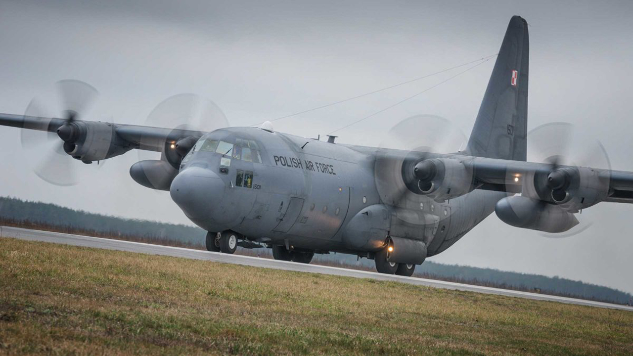 ইসরায়েলে সামরিক বিমান পাঠাচ্ছে পোল্যান্ড