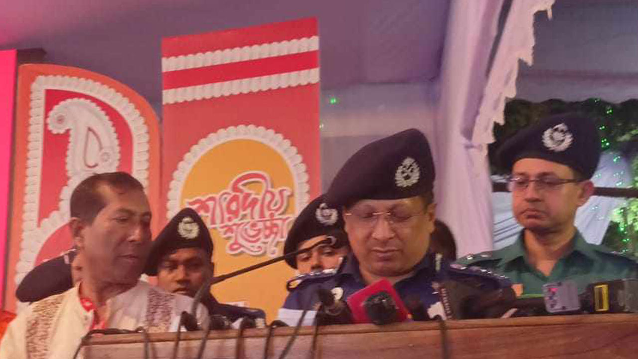 কোনো দুষ্কৃতিকারী পূজার পরিবেশ নষ্ট করতে চাইলে ধরে ফেলবেন