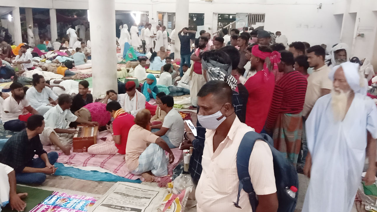 লালনের গানে-গানে মুখরিত ছেঁউড়িয়ার আখড়াবাড়ি