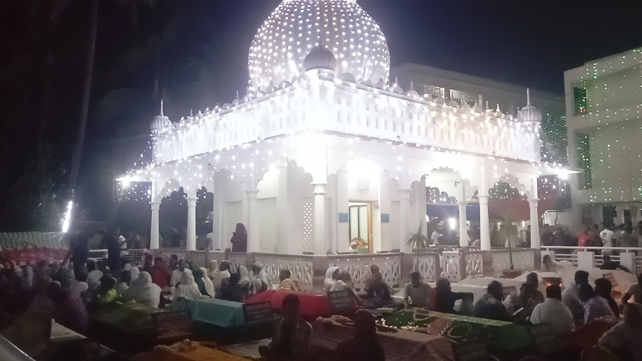 মায়ার টানে লাখো ভক্তের পদচারণায় লালন মেলা