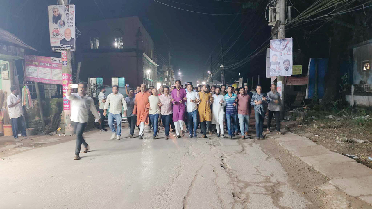 লক্ষ্মীপুরে পিংকুকে মনোনয়ন দেওয়ায় আ.লীগের আনন্দ মিছিল