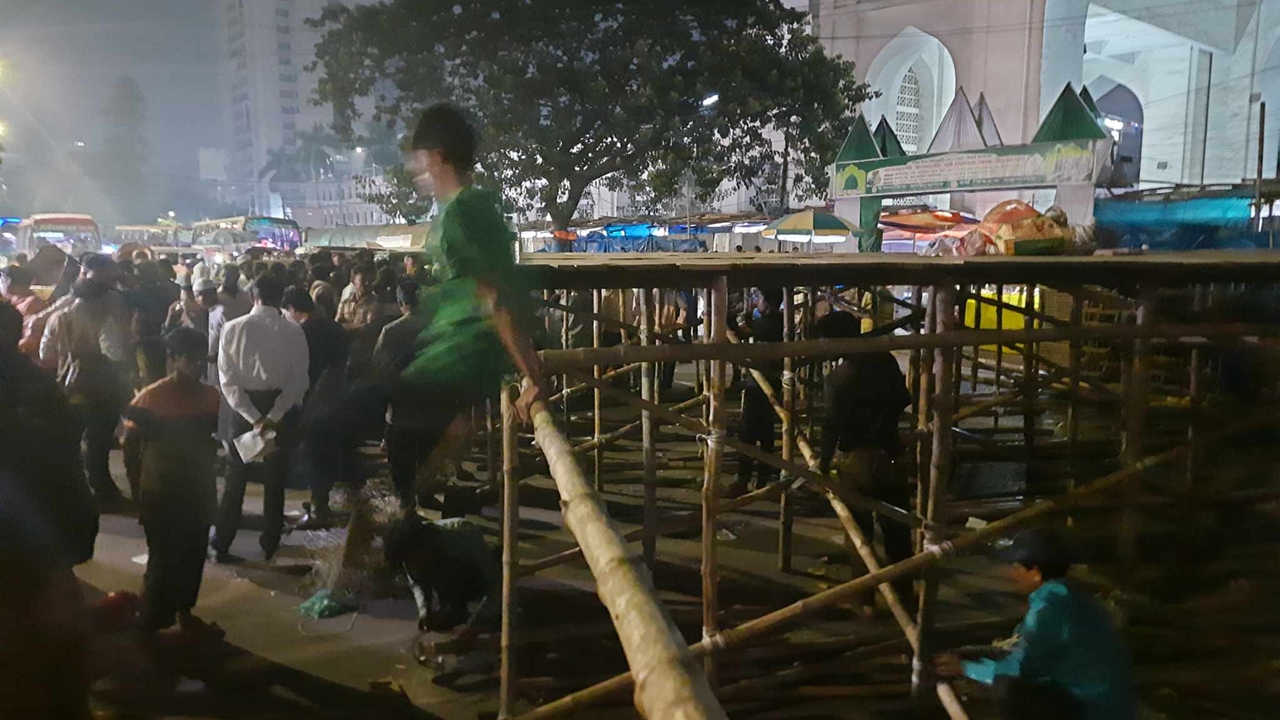 ঘোষণার পরই বন্ধ হওয়া আ.লীগের মঞ্চ তৈরির কাজ শুরু