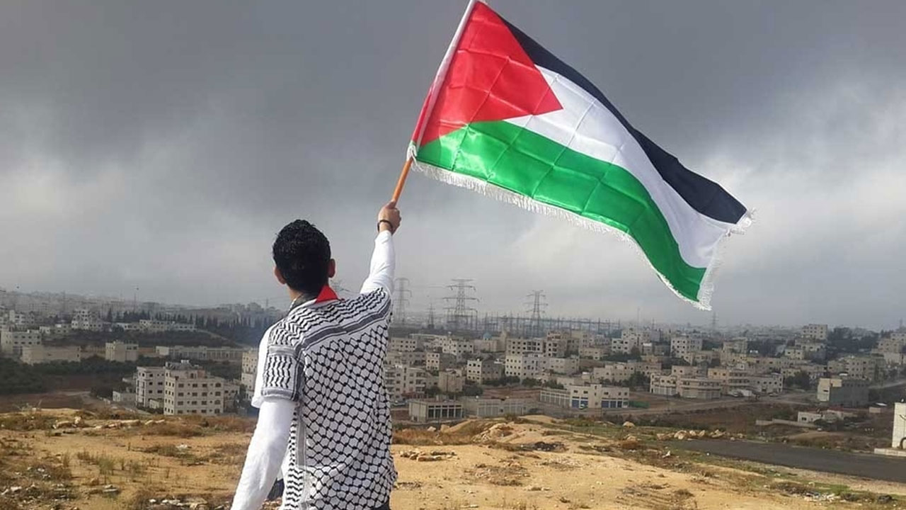 ফিলিস্তিনের মুক্তির জন্য নামাজ পড়ে দোয়ার আহ্বান 