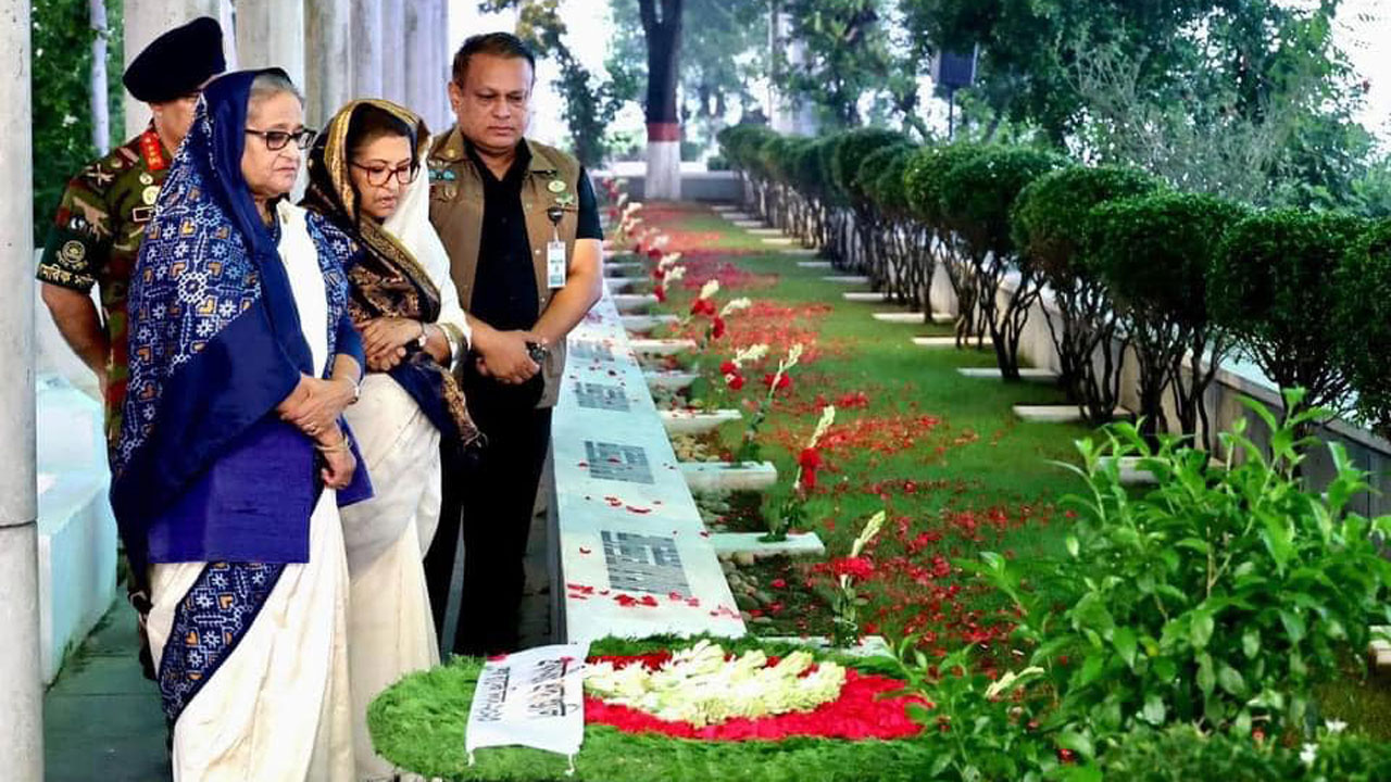 শেখ রাসেলের সমাধিতে প্রধানমন্ত্রীর শ্রদ্ধা