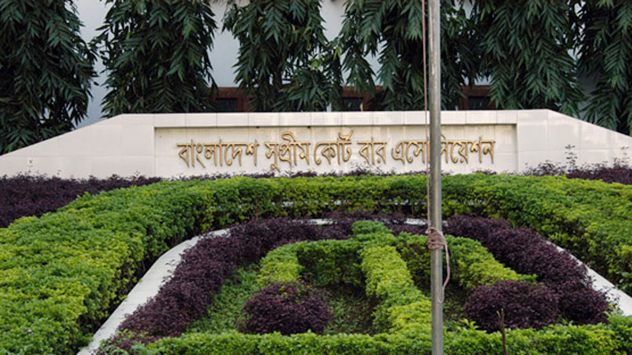 সুপ্রিম কোর্ট বারে এক সহকারী অ্যাটর্নির বিরুদ্ধে আরেকজনের অভিযোগ