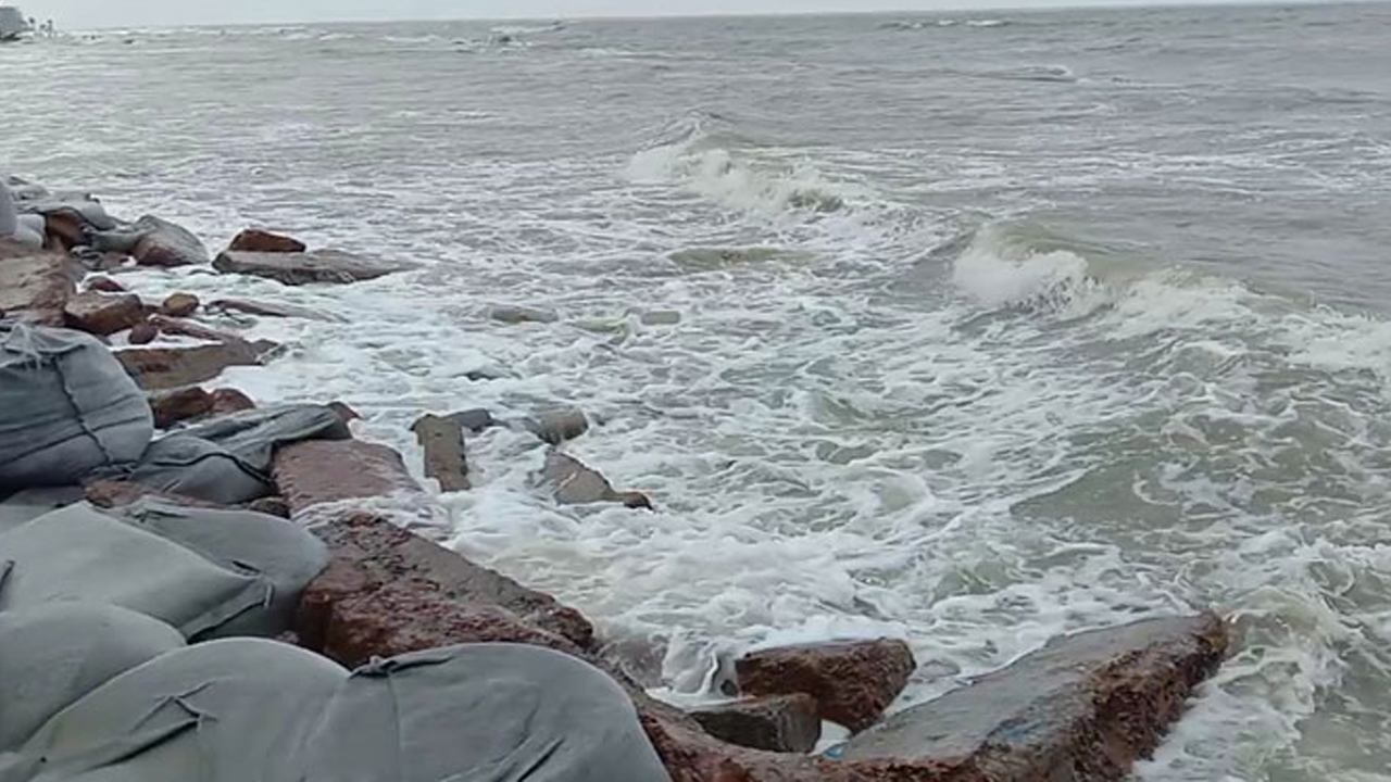 হামুনের প্রভাবে ৩ বিভাগে ভারী বর্ষণের আভাস