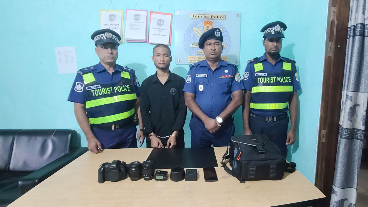 পর্যটকদের সঙ্গে বন্ধুত্বপূর্ণ সম্পর্ক তৈরি, এরপর সর্বস্ব লুট