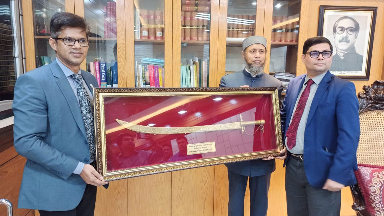 প্রধান বিচারপতিকে উপহার দেওয়া তরবারি এখন সুপ্রিম কোর্ট জাদুঘরে