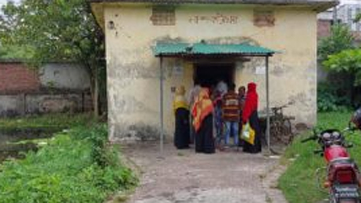 পুরুষ দিয়েই চলছে নারীদের ময়নাতদন্ত