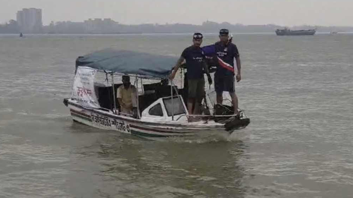 মেঘনায় ট্রলারডুবির ঘটনায় এক নারীর মরদেহ উদ্ধার, শিশুসহ নিখোঁজ ৫